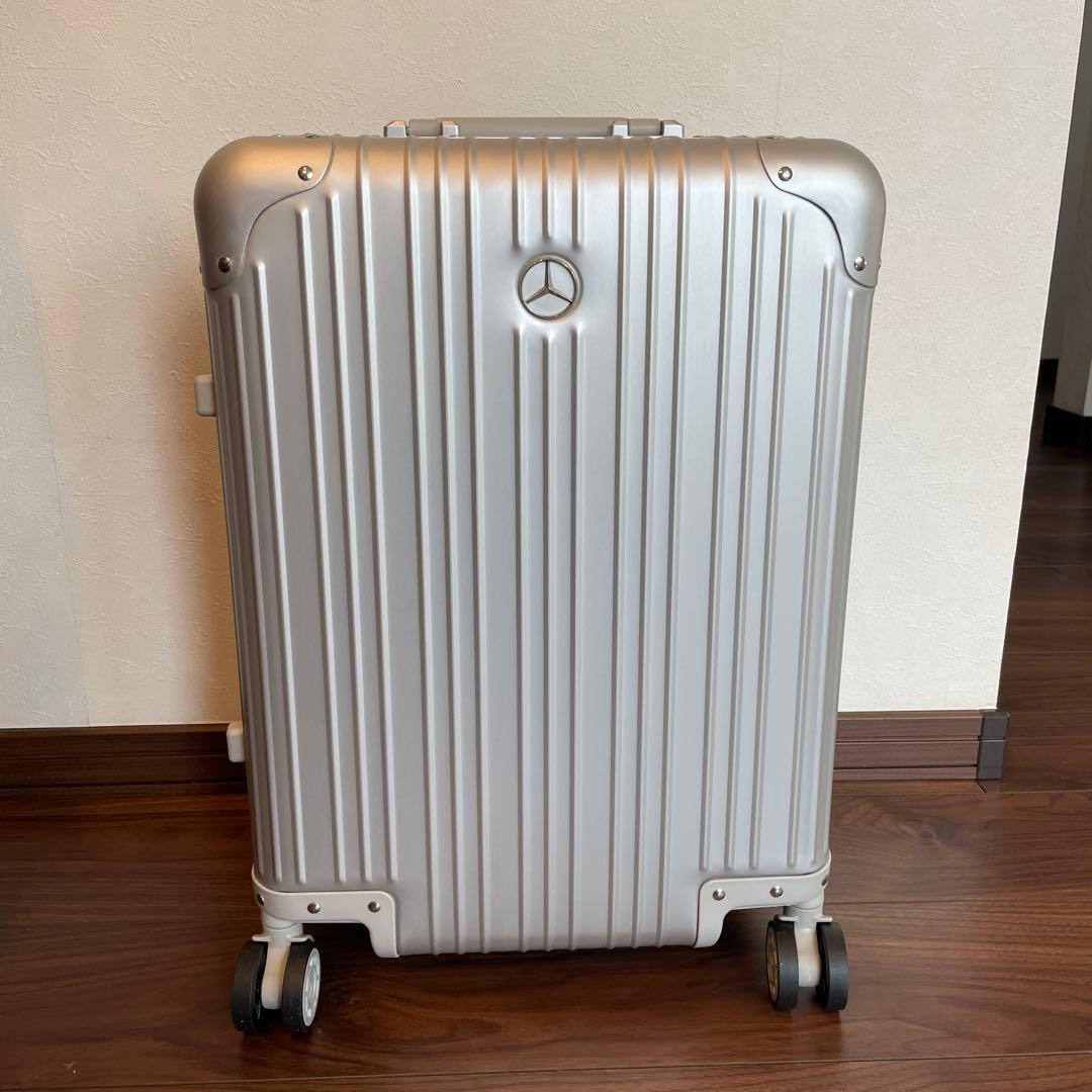 ベンツ⚪︎新品⚪︎シルバーキャリーケース 32リットル　カバー付き