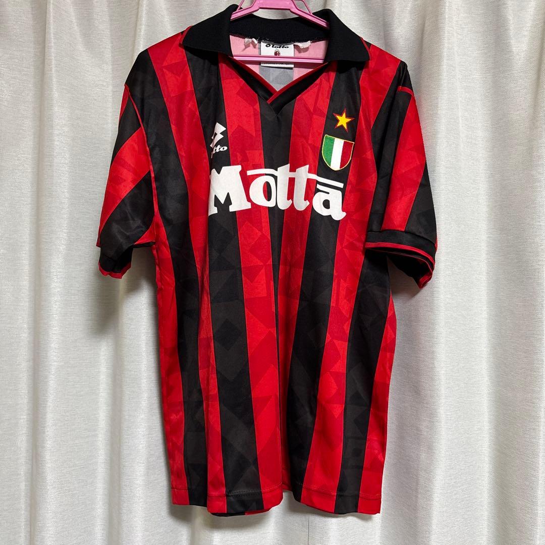 【ACミラン　サッカーレプリカ半袖シャツ希少品】