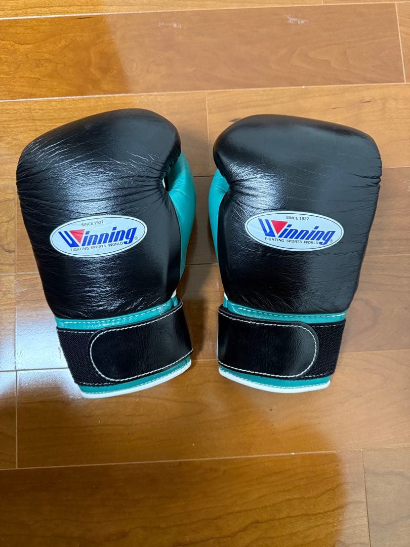 Winning ボクシンググローブ 8 oz 黒/緑