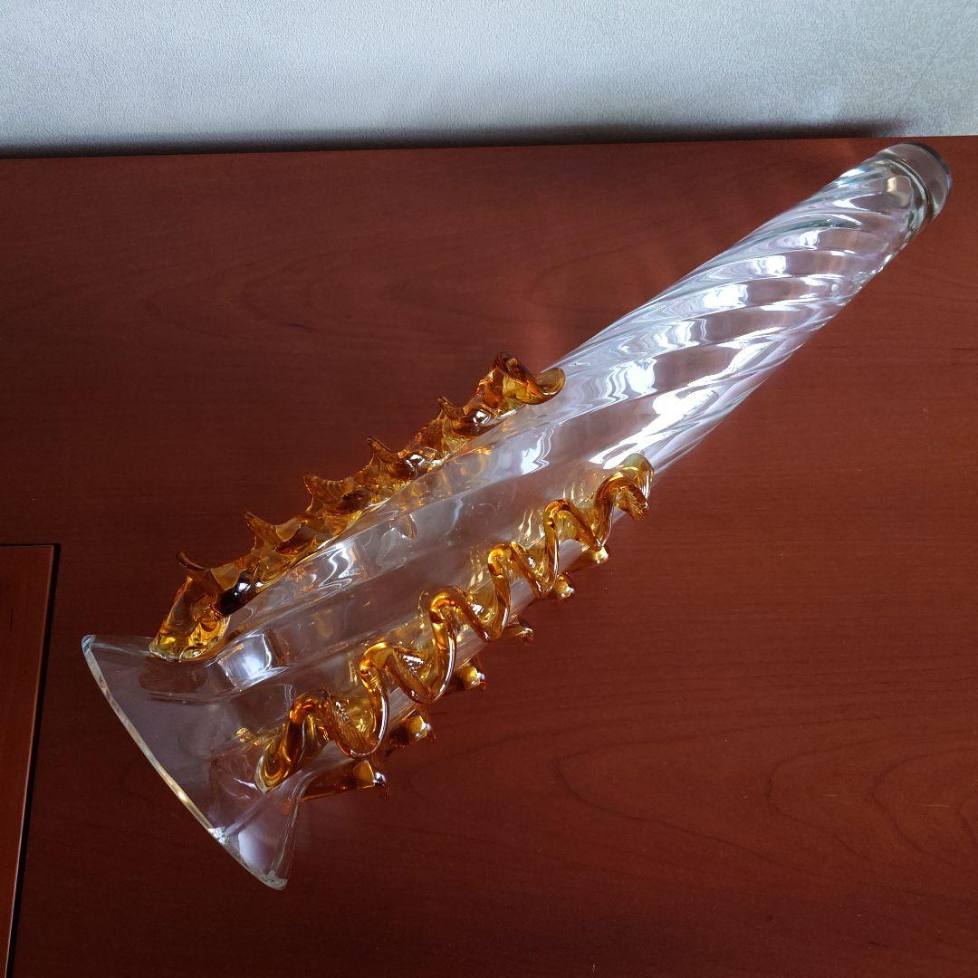 スパイラルデザインのオーダーガラス花瓶