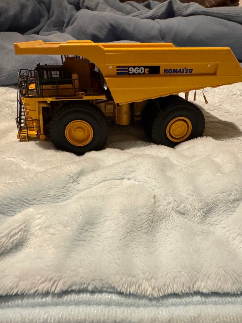 ミニカー Komatsu 960E 1/50