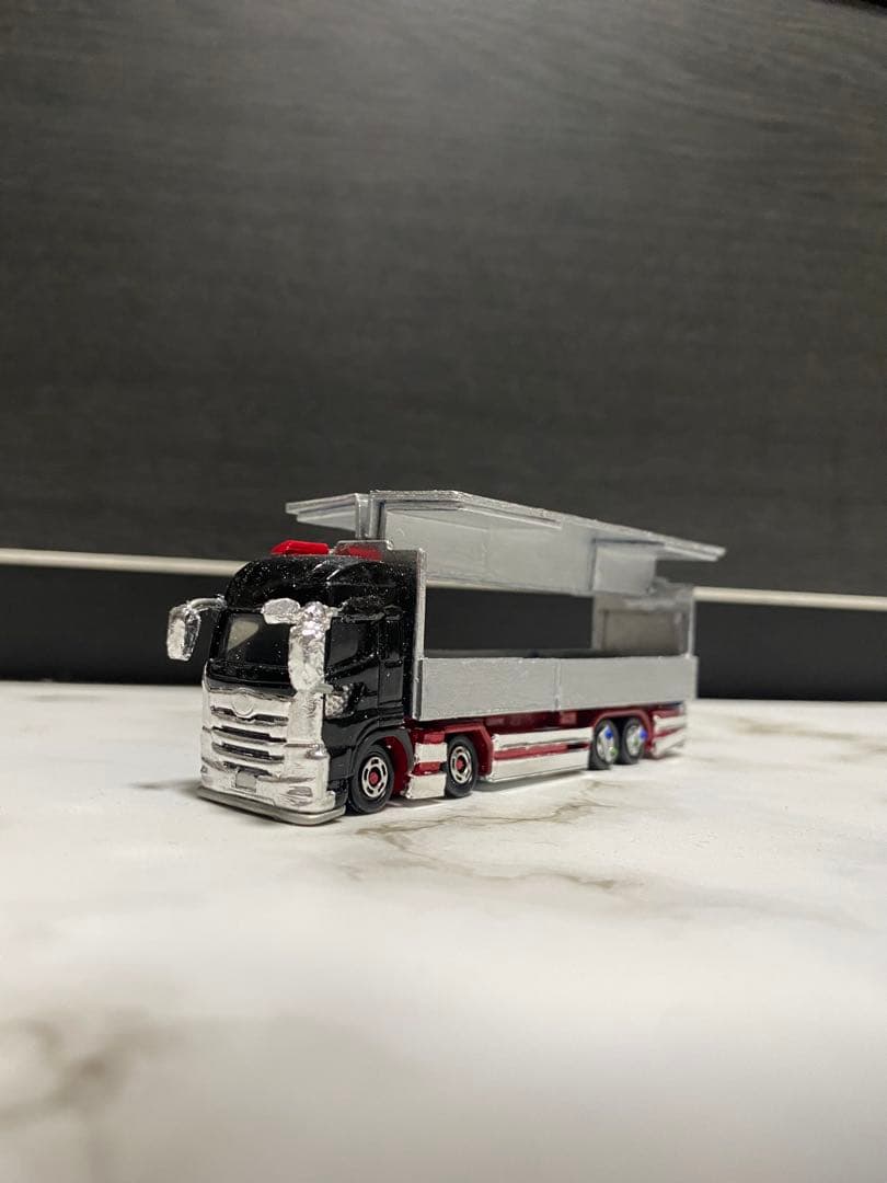 トミカ　　プロフィア4軸ウイング車