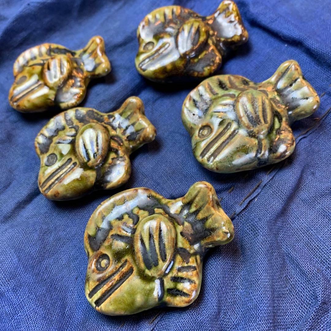 shuiyemikioです。魚　織部焼　箸置