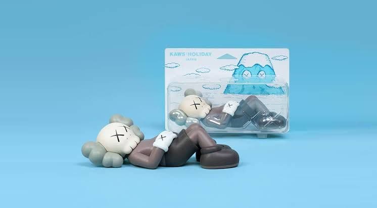 KAWS HOLIDAY JAPAN  フィギュア 2体セット