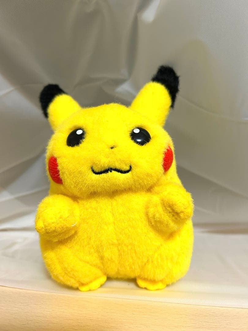 初期ピカチュウ　ぬいぐるみ