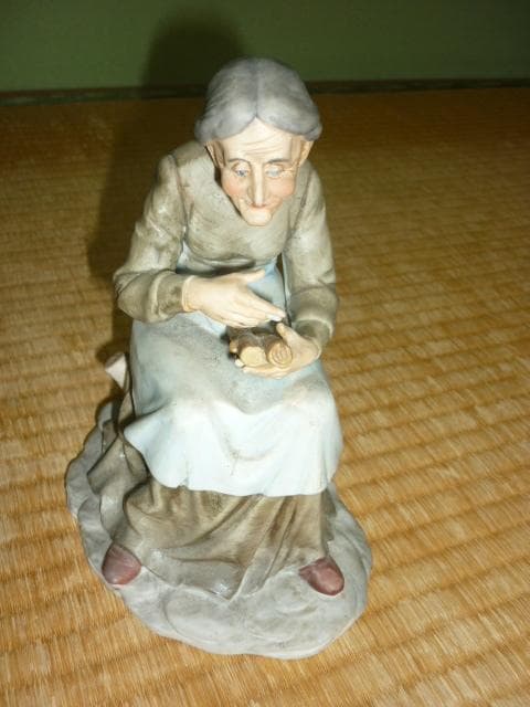 1950年代 日本製輸出品◆瀬戸ノベルティ『切り株に座り薪を持つ老婆』陶人形