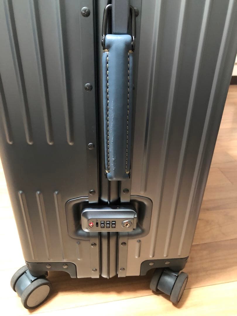 イノベーターアルミスーツケース