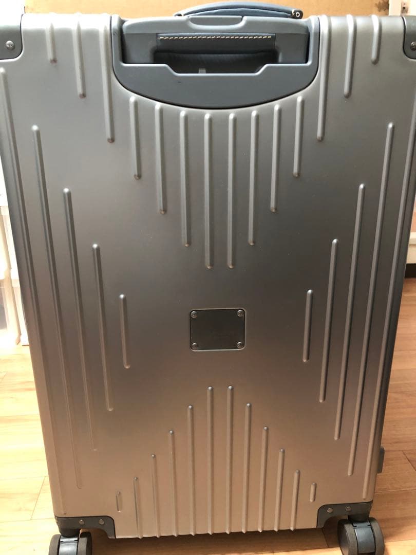 イノベーターアルミスーツケース