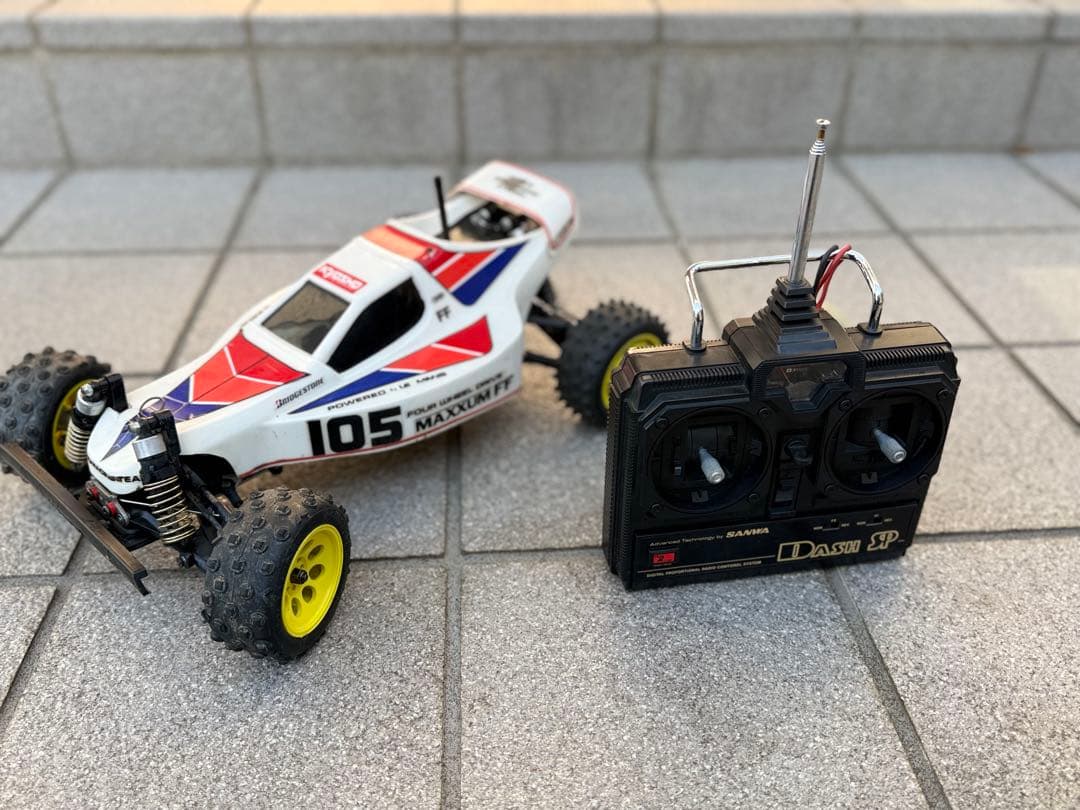 京商ラジコン　KYOSHO MAXXUM FF 1/10 オマケ付き。
