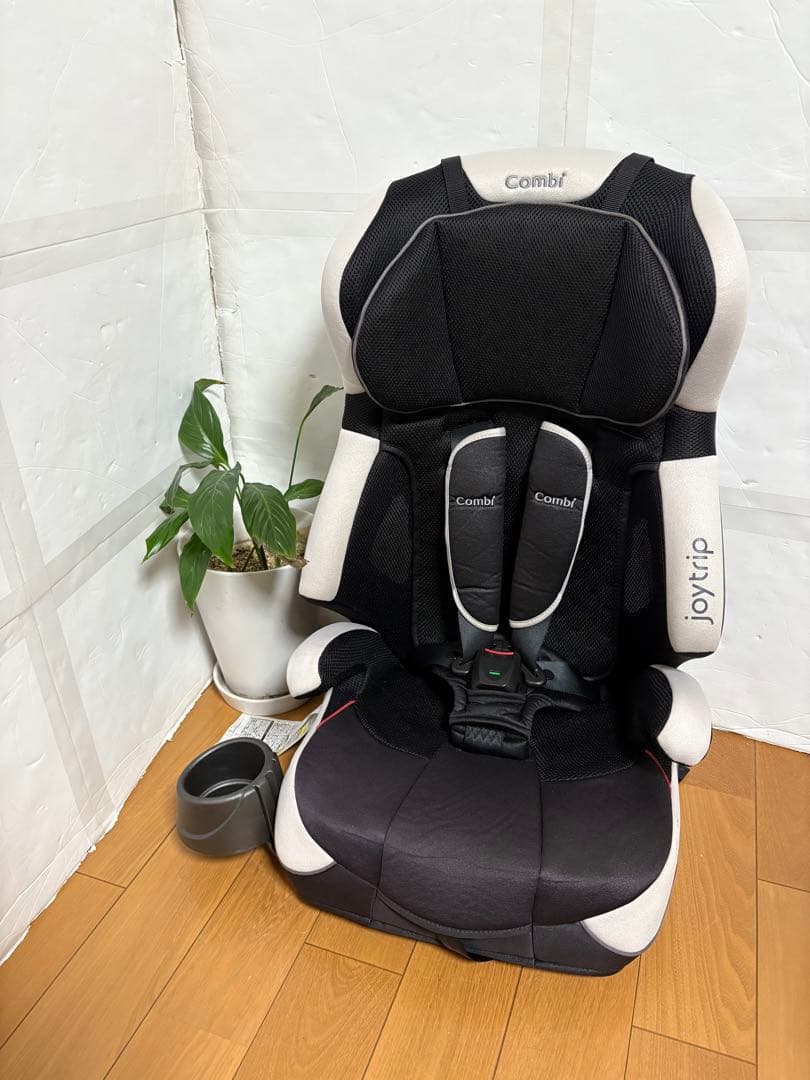 【美品】コンビ　ジョイトリップ　エアスルー　GF ブラック　ジュニアシート