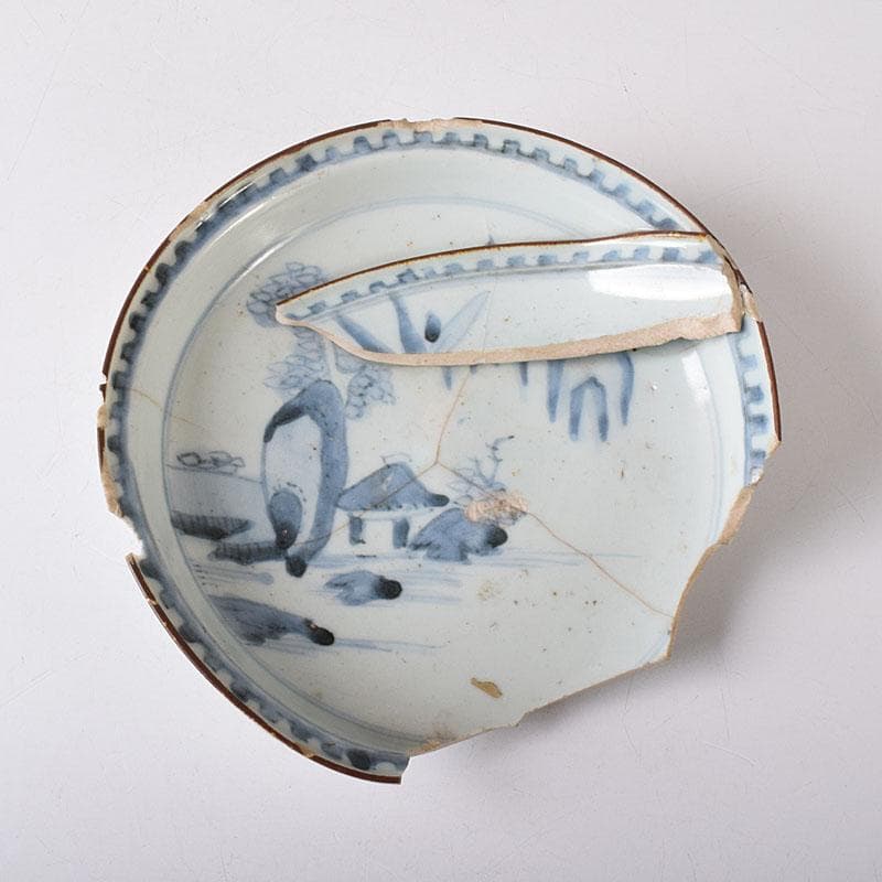 hn　初期伊万里　発掘陶片　参考品　染付山水文皿　M　R8319