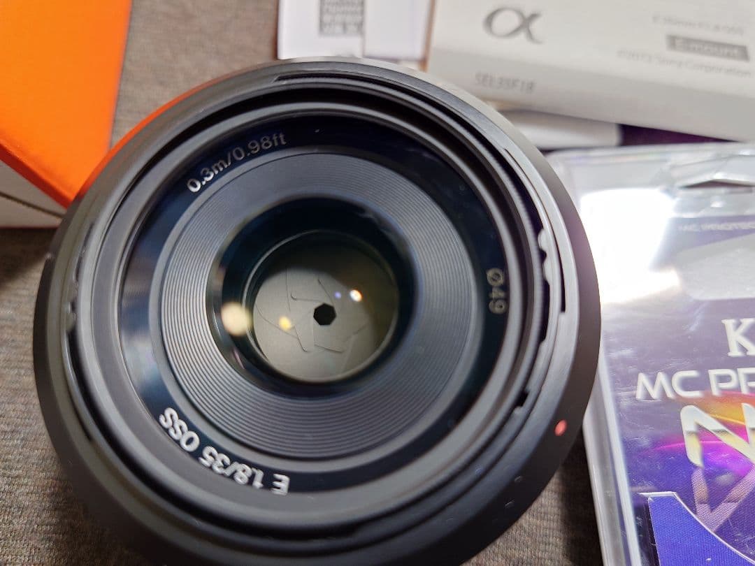 SONY E 35mm F1.8 OSS レンズ