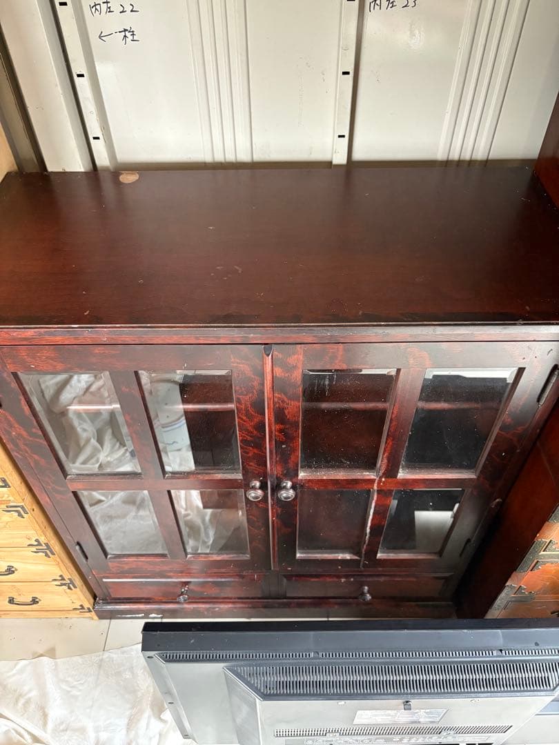 【木製ガラスキャビネット】レトロ収納棚／ガラス扉＆引き出し付き