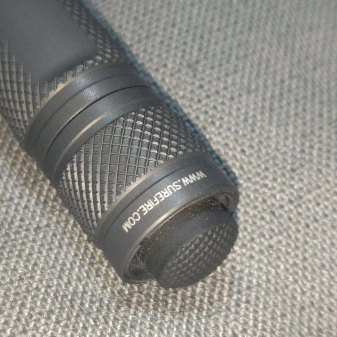 ネコ　SUREFIRE E2系　実物ボディ、スイッチ　M600互換
