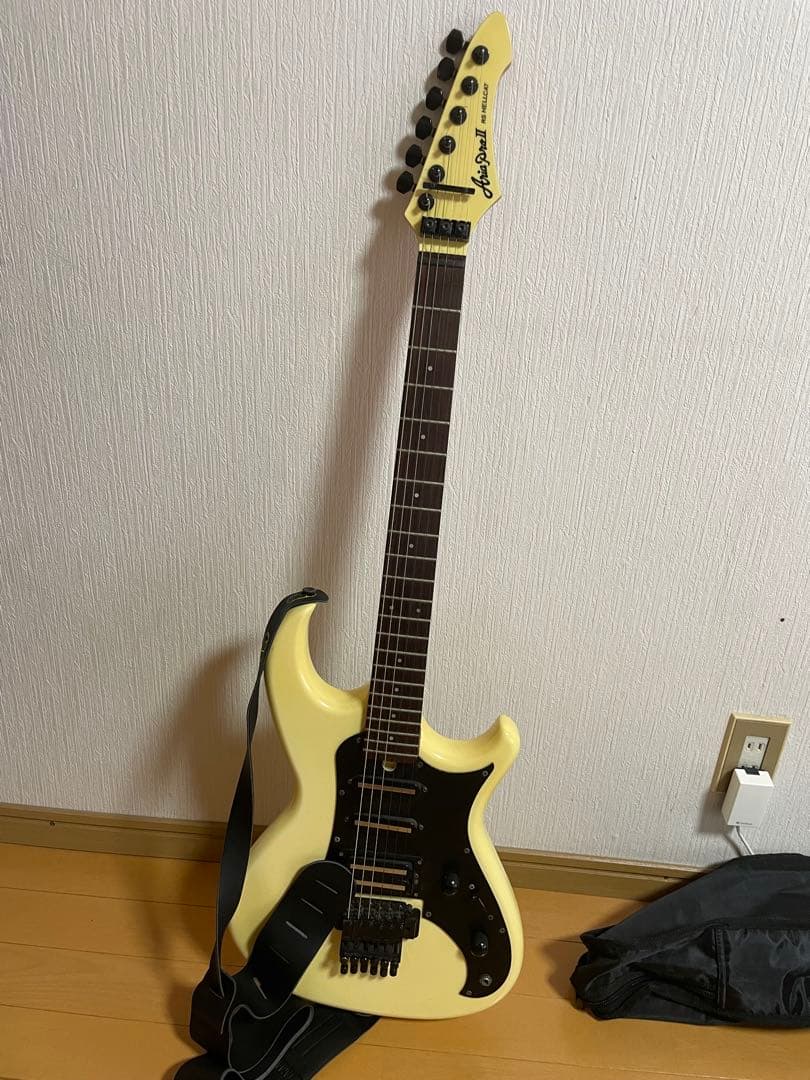 Aria Pro II RS-Hellcat アイボリー