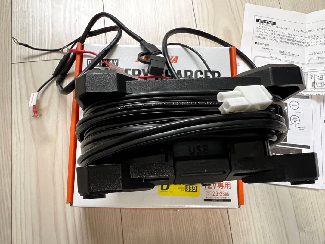 ディスプレイバッテリーチャージャー　ポータブル　モバイルバッテリーで充電できる！