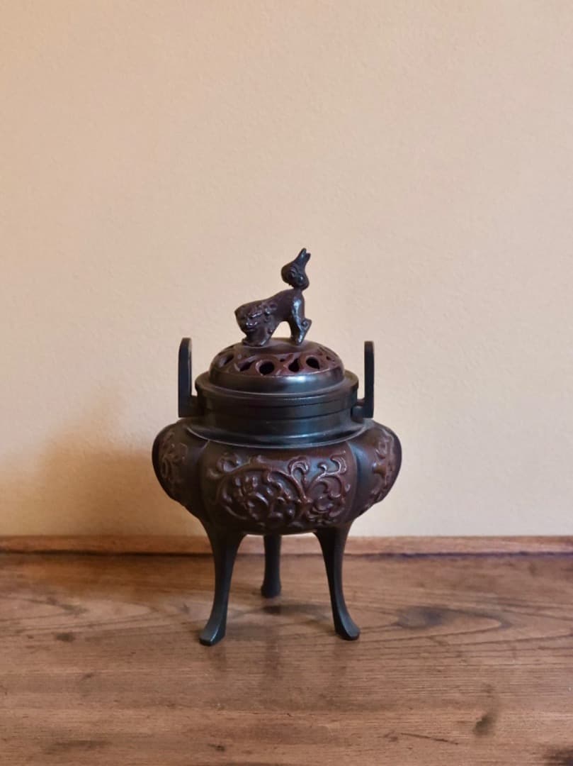 鋳銅　三足香炉　獅子 　置物　茶道具　香道具　金属工芸　697.5g　Q2308