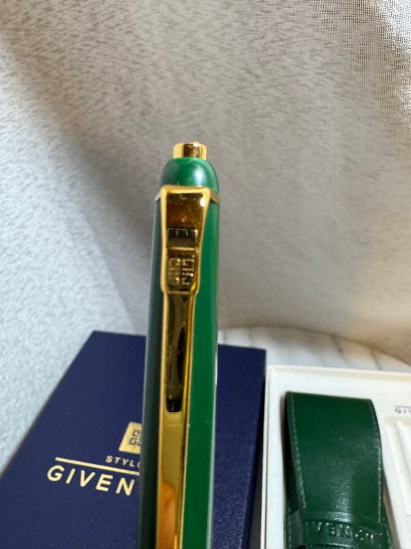 Givenchy 記念ギフトセット　赤＆緑　未使用保存品