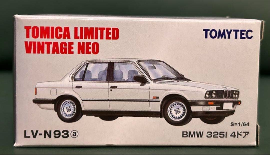 トミカリミテッドヴィンテージネオ BMW 325i 4ドア 白