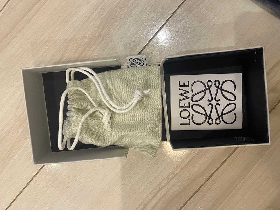 LOEWE ゴールド リボンブローチ