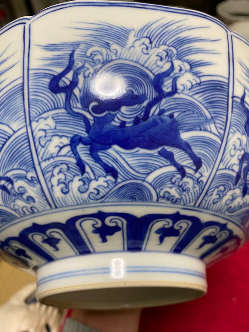 清朝　青い波と魚の絵柄の八角皿