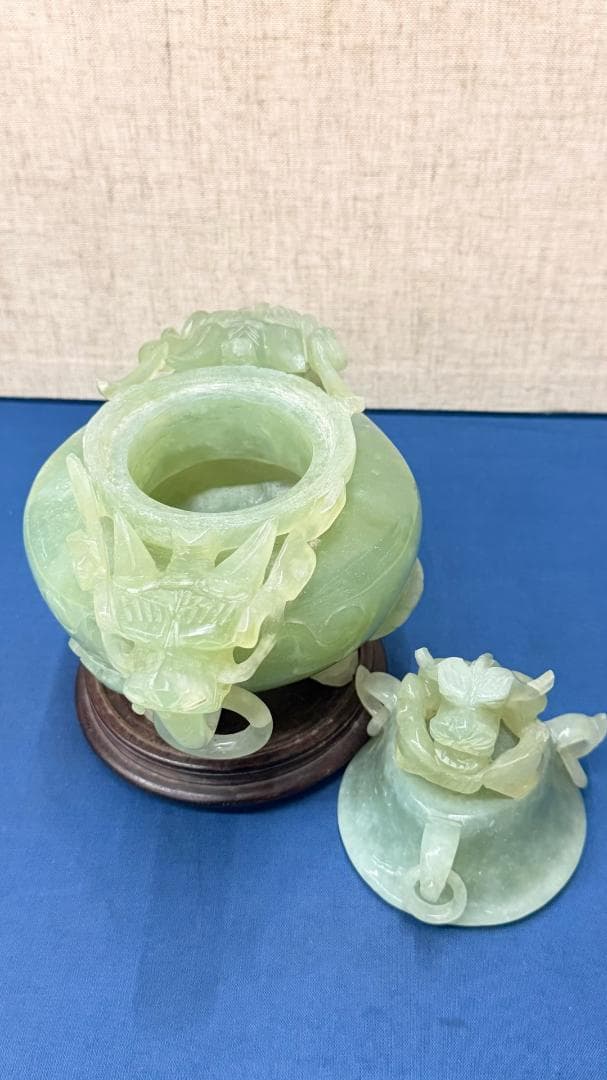 【一点物｜文房玉彫】緑玉 蓋付飾器｜螭龍鈕・瑞獣文｜木台付｜高さ約20 掌中造形