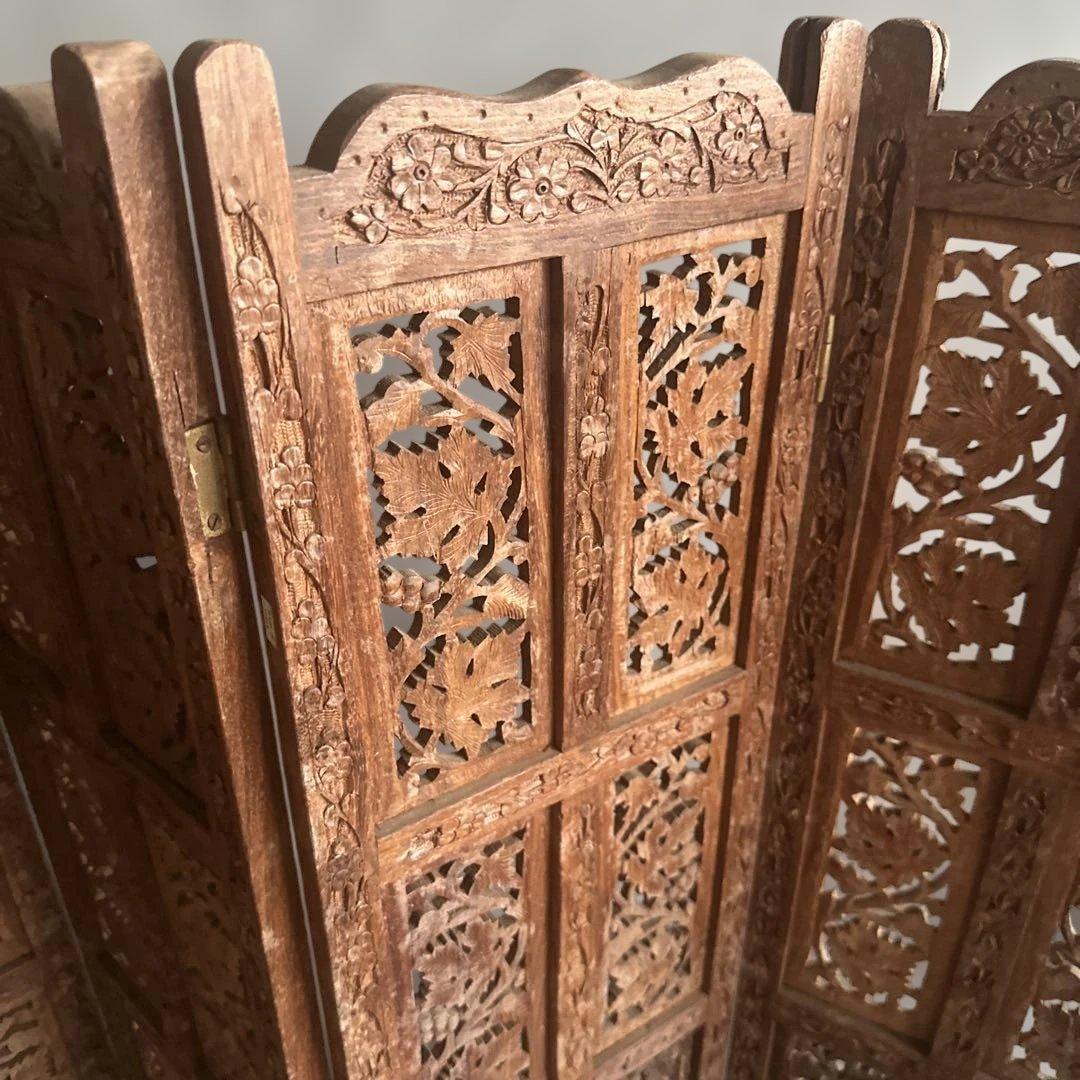 瞬間的お値下げ❣️小さめ木製彫刻入りパーテーション 4パネル