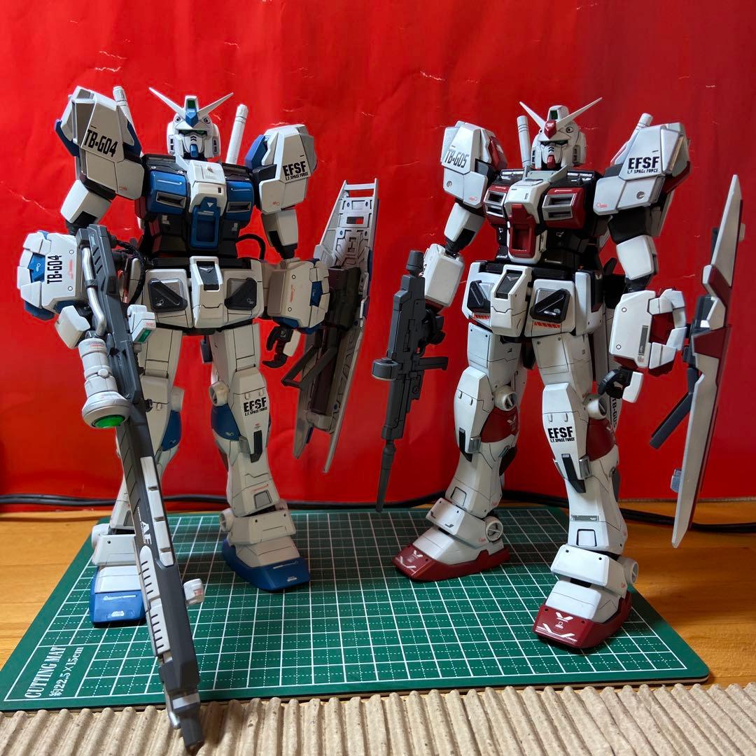 バンダイ　MGガンダム 4号機、5号機1/100 2体セット　全塗装　組み立済