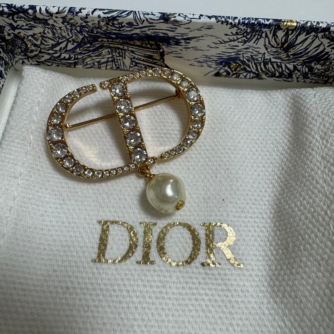 (*^_^*)】美品＊Dior クリスタル付きロゴブローチ