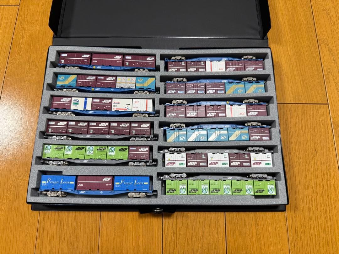 貨物16両かコンテナ付とタキ22両セット