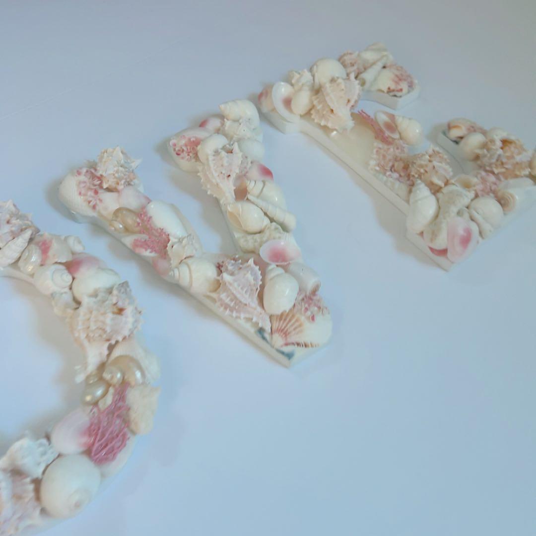 ハワイ　限定品　貝殻装飾の文字オブジェ　LOVE