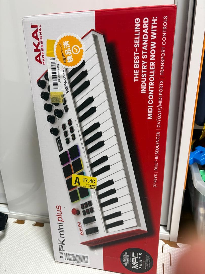 未開封　AKAI MPK mini plus 37鍵 MIDIコントローラー　白