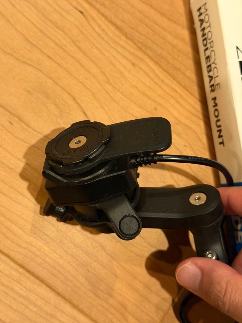QUAD LOCKマウント ダンパー USB充電 ブラックレバー