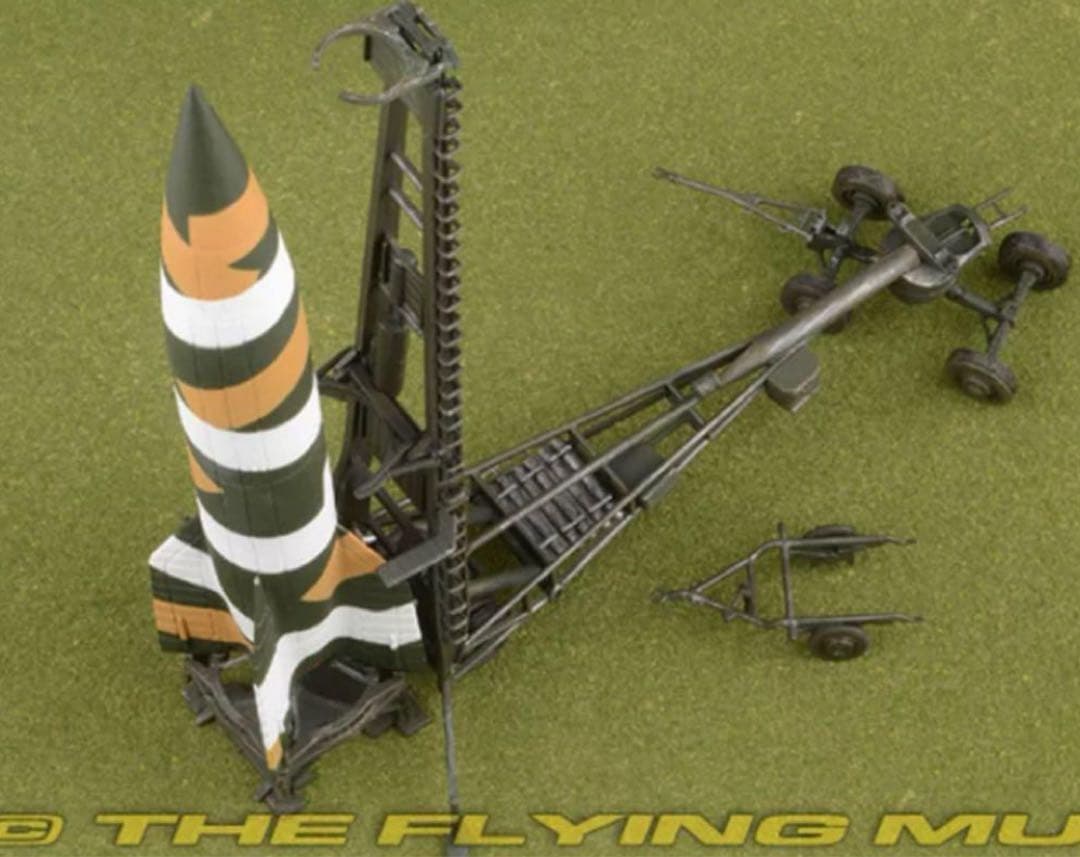 B）PMA製 WWⅡ ドイツ軍V2ロケット　弾道ミサイル　1/72 完成品模型
