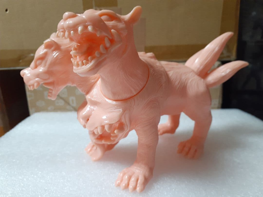 シカルナ工房 /ケルベロス (ピンク成型/未塗装)