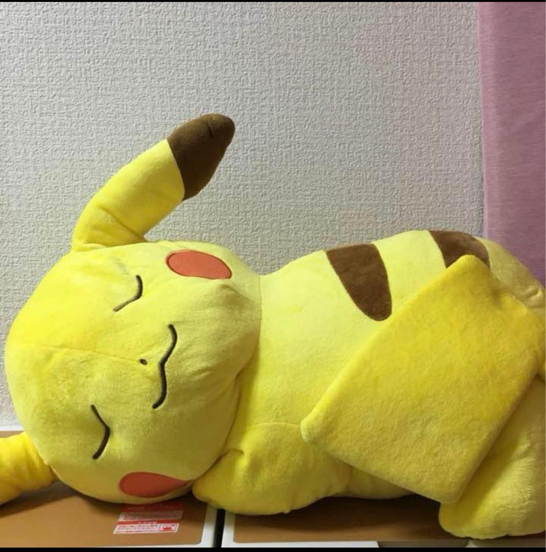 おねむりピカチュウ　ぬいぐるみクッション　ビッグサイズ
