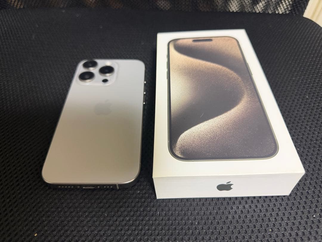 iPhone 15 Pro 256GB ナチュラルチタニウム　SIMフリー版