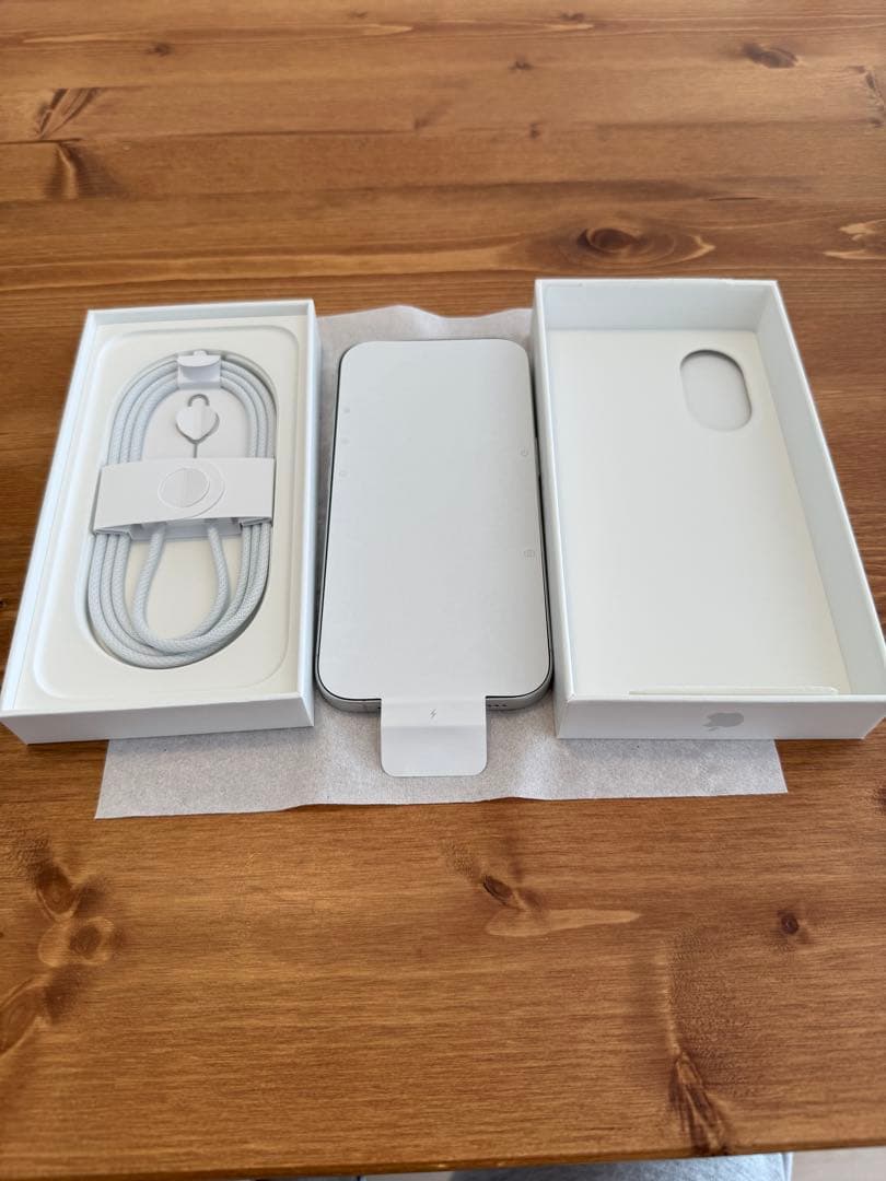 【極美品】iPhone16 アイフォーン16 128ホワイトSIMシム フリー