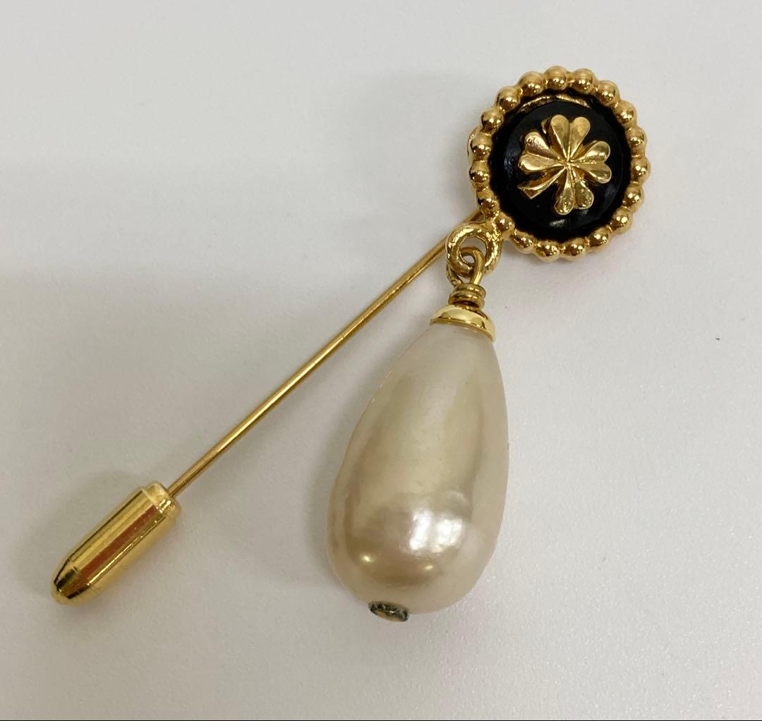 シャネル/CHANEL クローバーモチーフ　ピンブローチ　フェイクパール