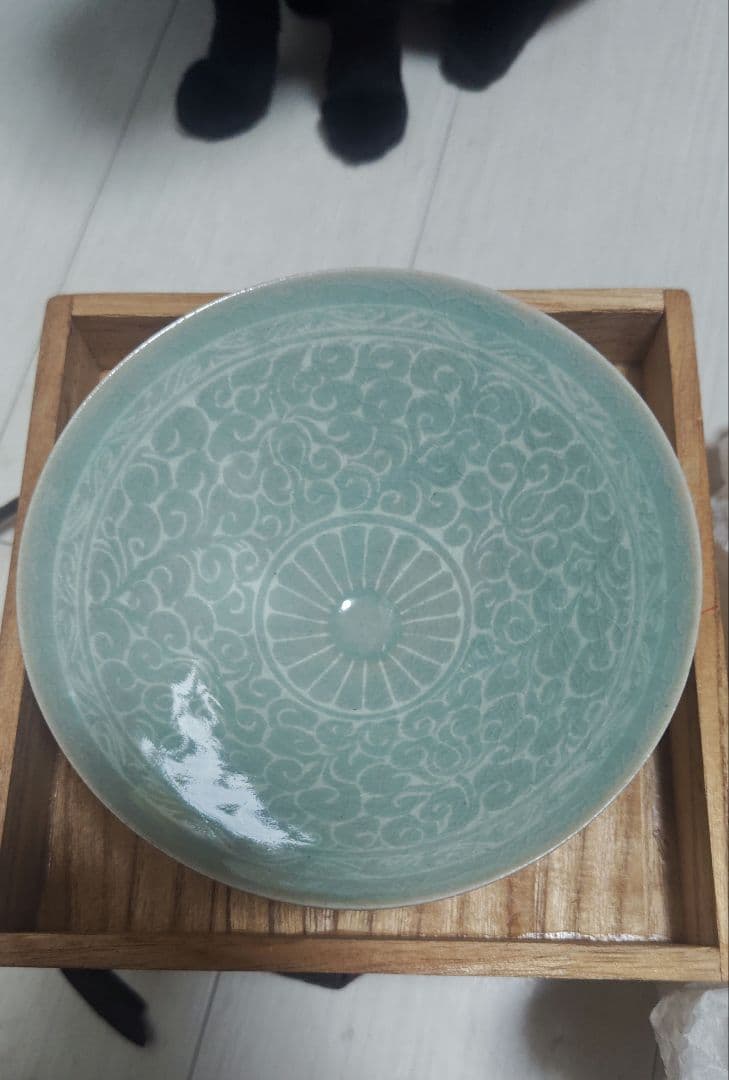 【韓国人間文化財 柳海剛 (柳根瀅)】茶道具 高麗青磁 花文 唐草　茶碗　共箱