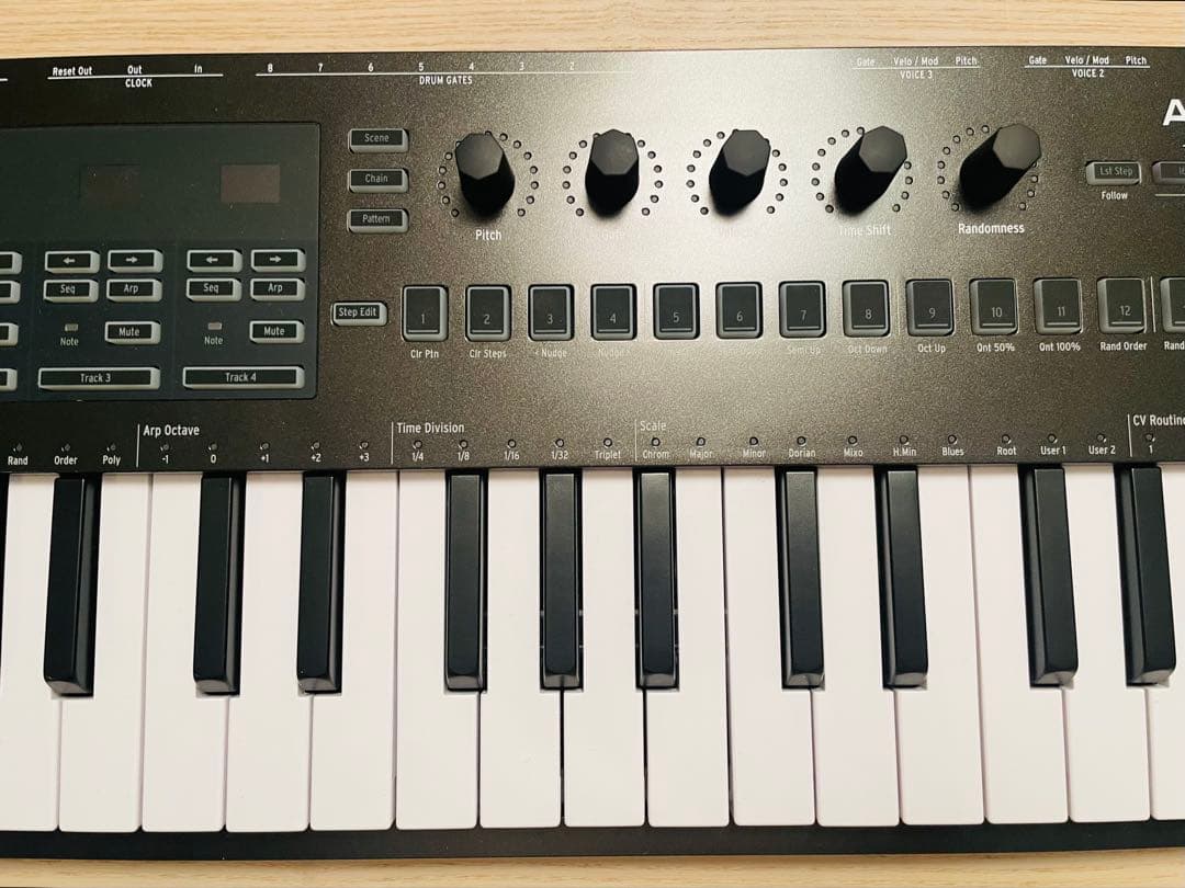 美品 Arturia KeyStep Pro Chroma +ケース　MIDI