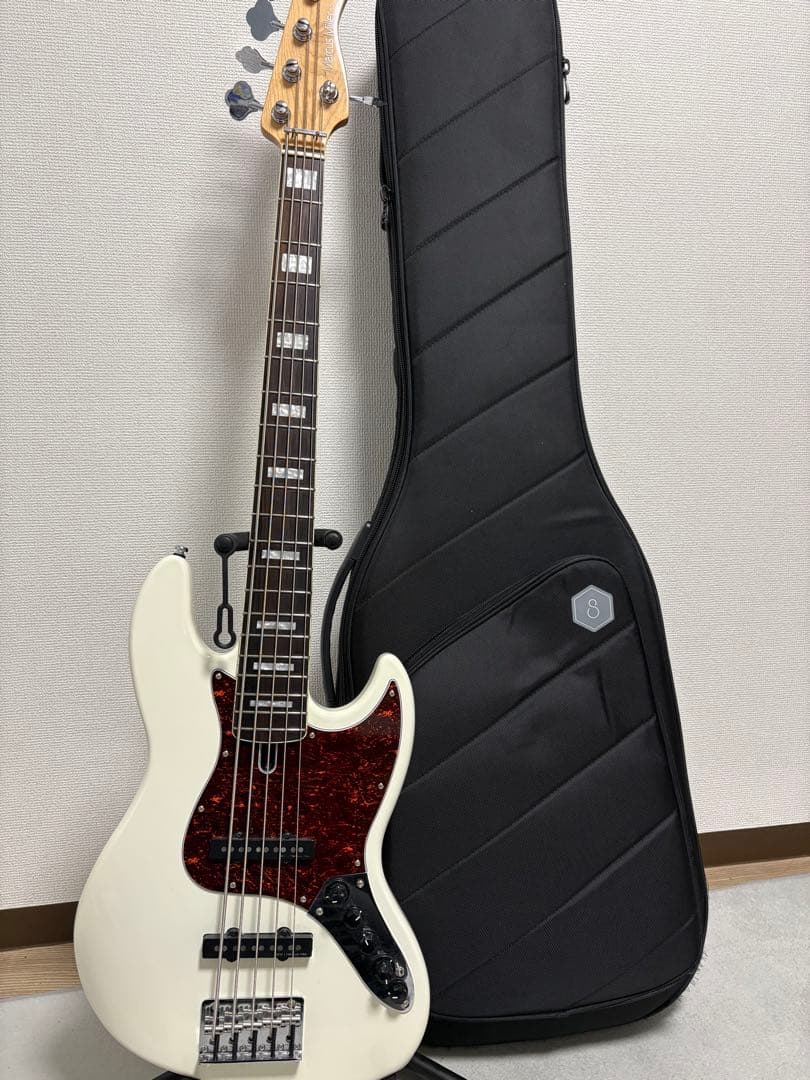 Marcus Miller Sire V7 5弦　Antique White