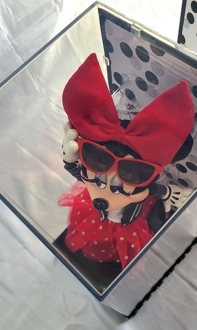 ミニーシグネチャードール Minnie Mouse Signature