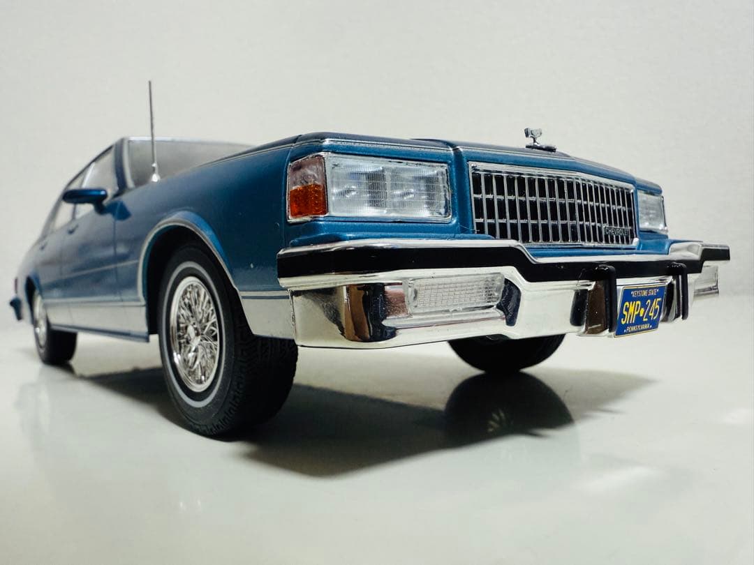 '87 Chevyシボレー Capriceカプリス Sedanセダン 1/18