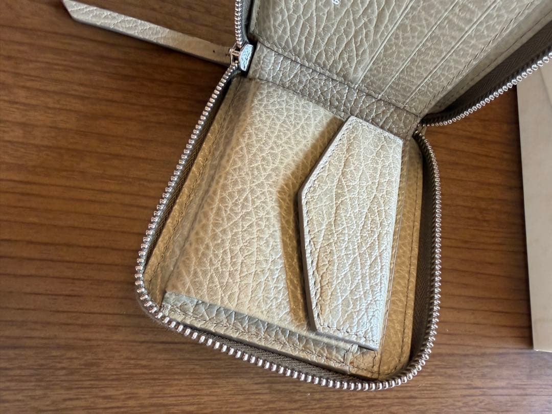 メゾンマルジェラ2つ折り財布