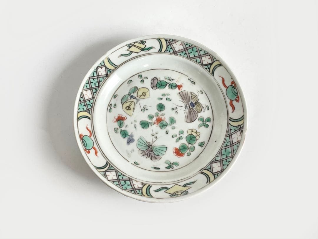 中国骨董　アンティーク　五彩　蝶々　宝文様　五寸皿　双魚印　中国　清朝　康熙五彩