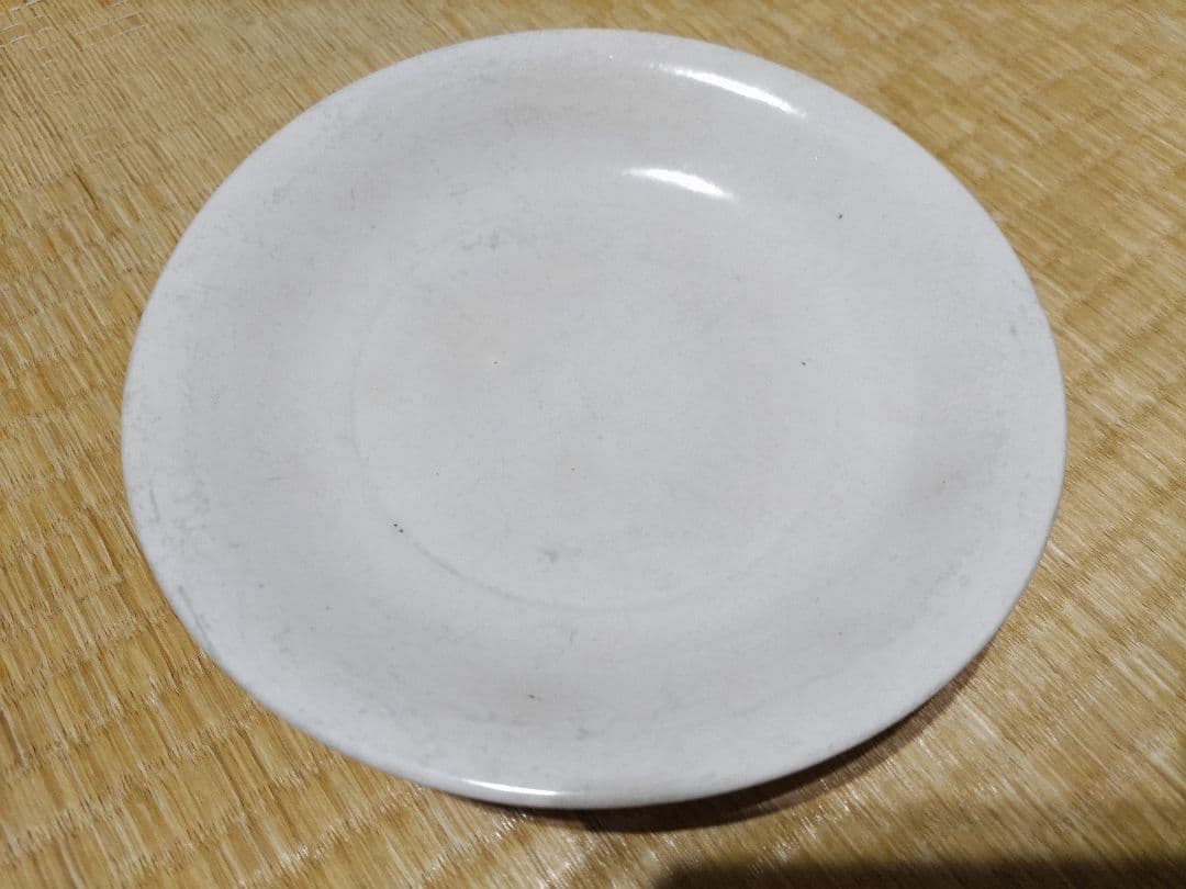 李朝　官窯？　白磁　皿（径16.8～17.1㎝）