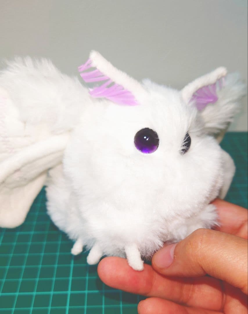 ふわふわのカイコガ　ぬいぐるみ　作家様製