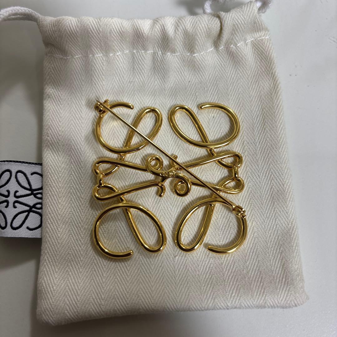 【美品】ロエベ　ゴールドブローチ