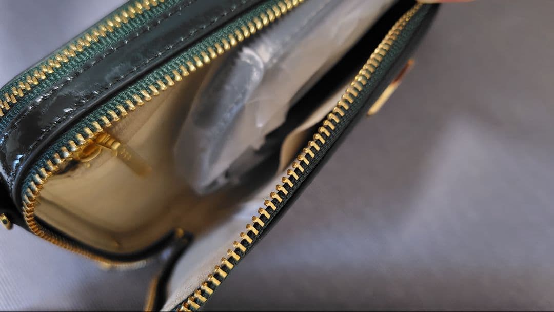 【新品】ATAO アミュレット　スマホショルダー　エメラルドグリーン福袋財布